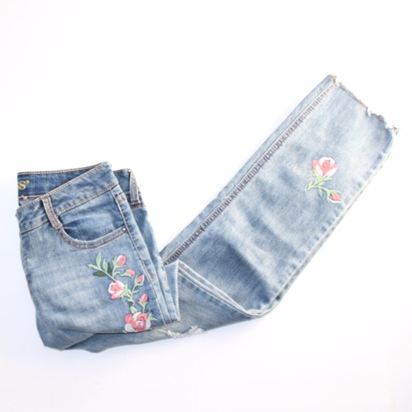 Vigoss Distressed The Miami Capri Embroidered Jean - Picture 4 of 7